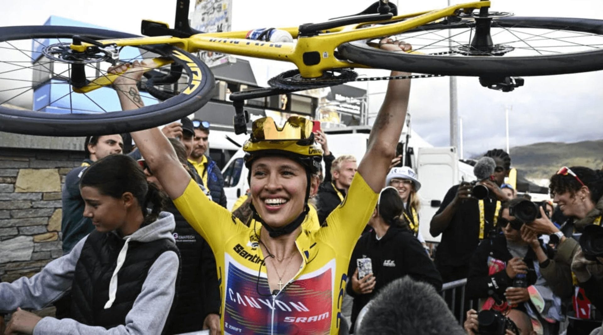 nxnoticias.com-kasia-niewiadoma-conquista-el-tour-de-francia-femenino-en-una-batalla-epica