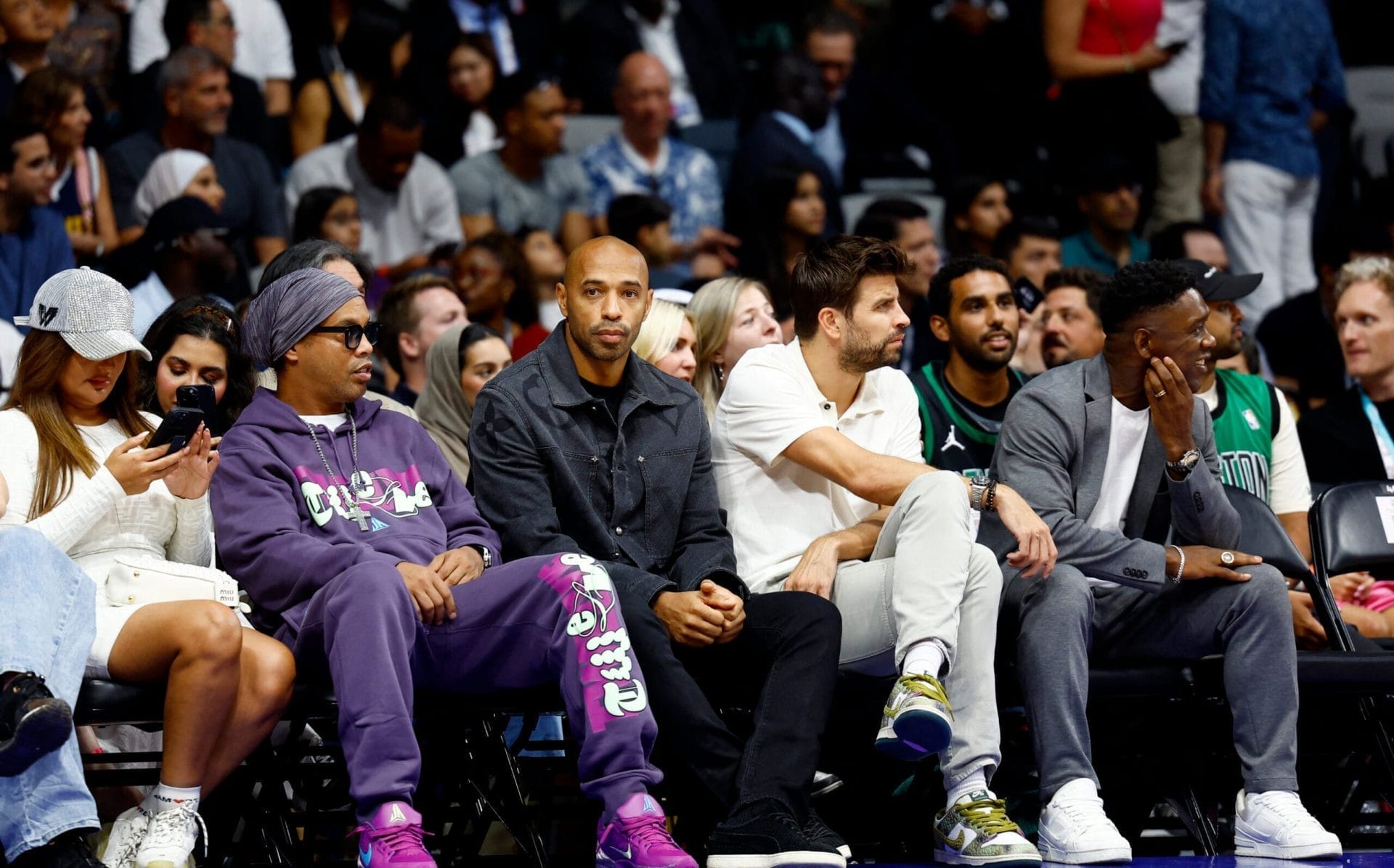 nxnoticias.com-ronaldinho-y-henry-se-roban-el-show-en-el-debut-de-la-nba-en-abu-dhabi