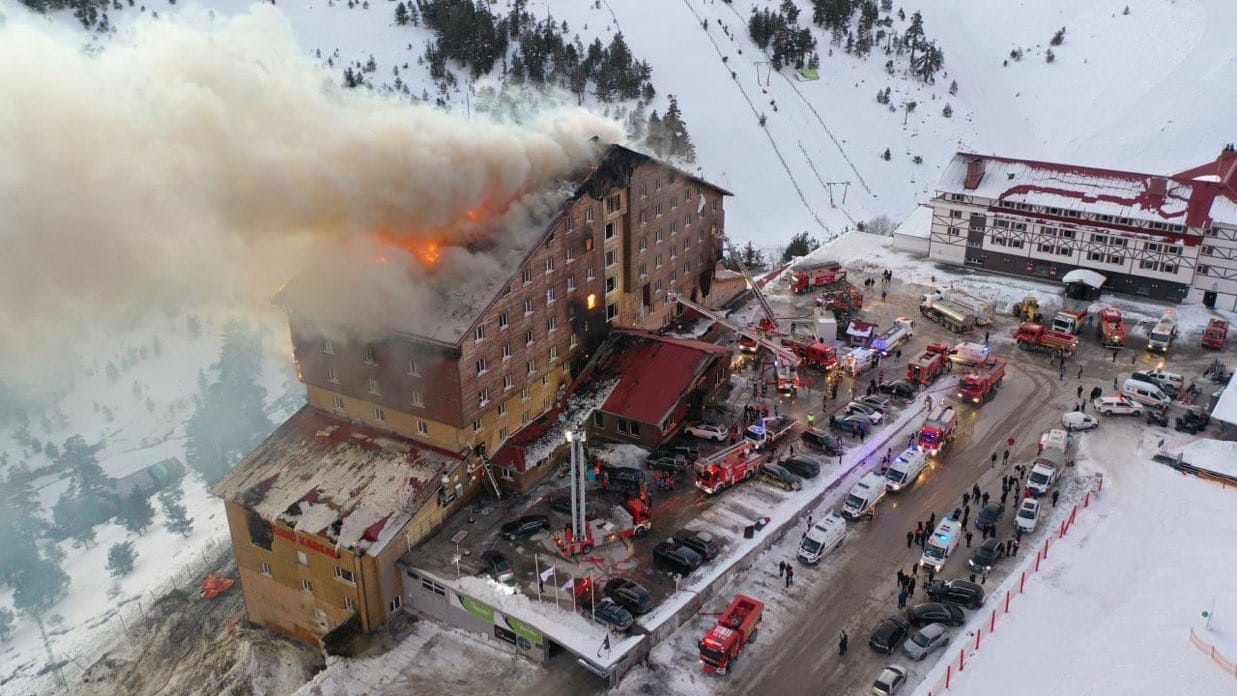 nxnoticias.com-decenas-de-muertos-y-heridos-dejo-incendio-en-hotel-de-turquia