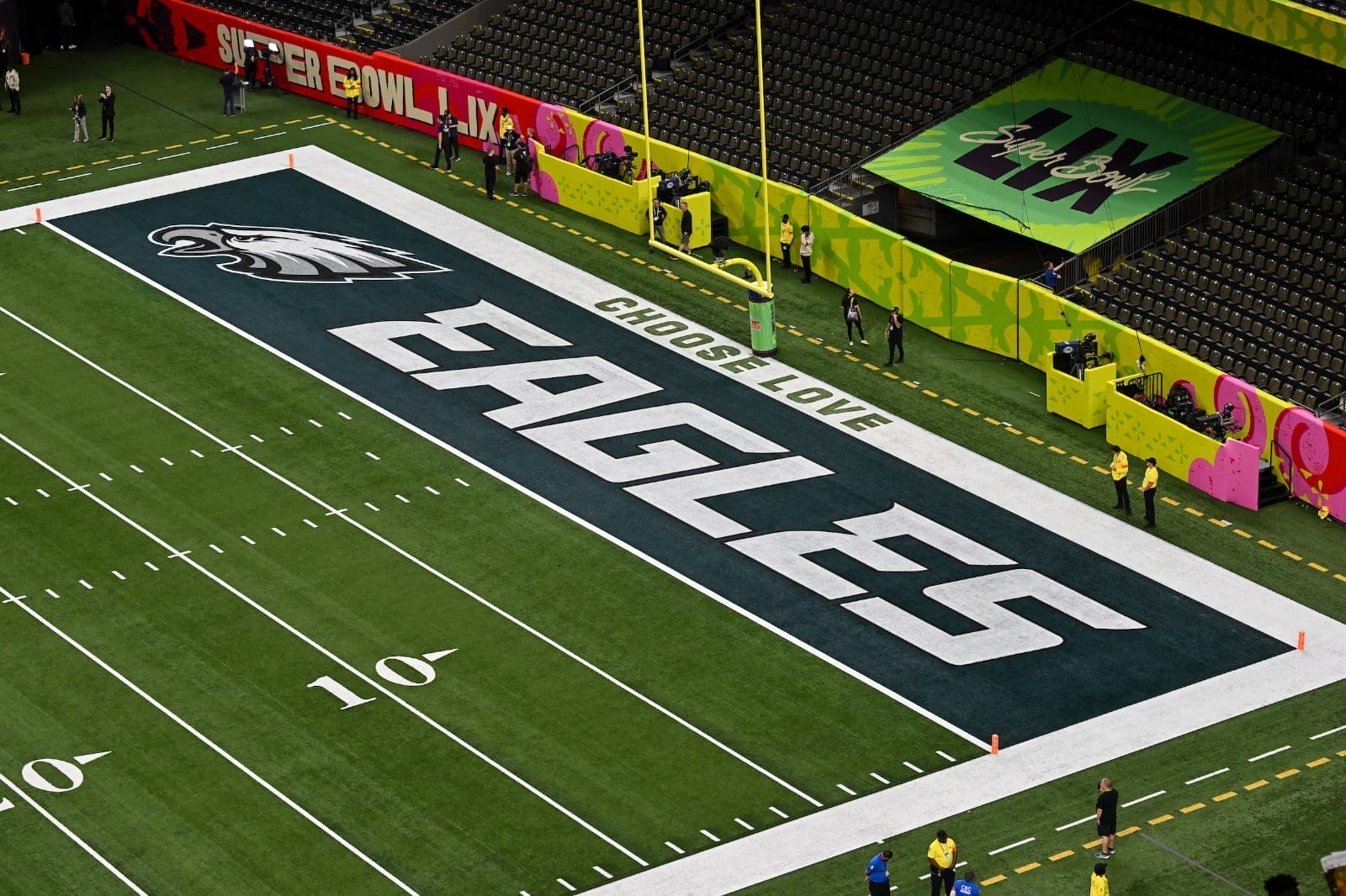 nxnoticias.com-asi-luce-el-superdome-antes-del-super-bowl-lix