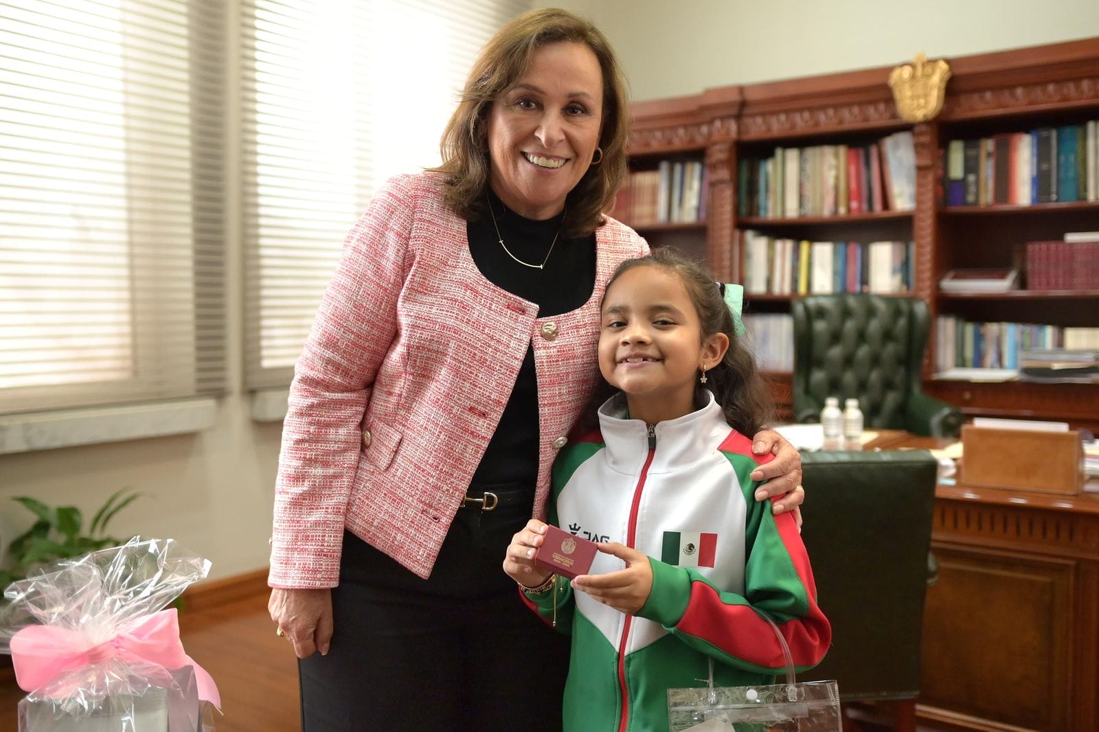 nxnoticias.com-pequena-campeona-de-esgrima-es-reconocida-por-gobernadora-de-veracruz