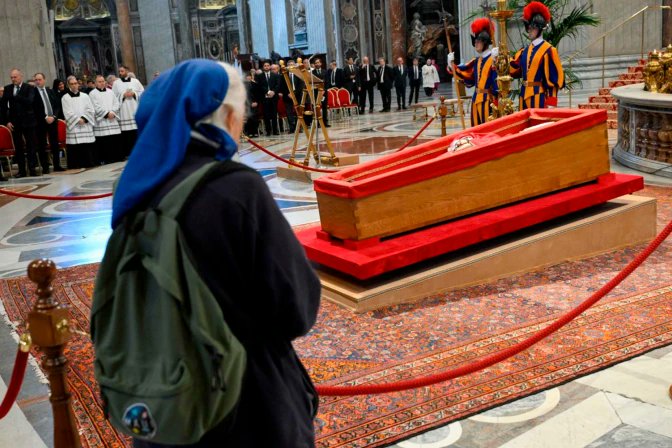 nxnoticias.com-religiosa-rompe-protocolo-para-despedirse-del-papa
